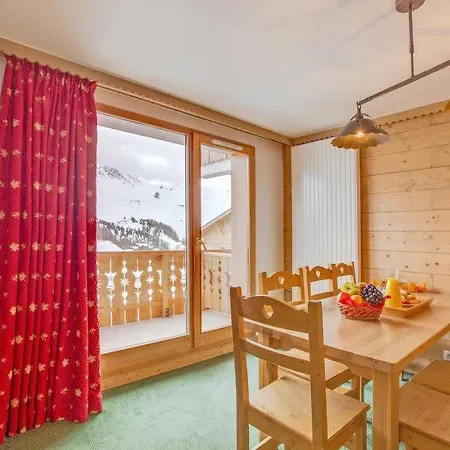 Sleeps 14 Pool Wifi Apartment