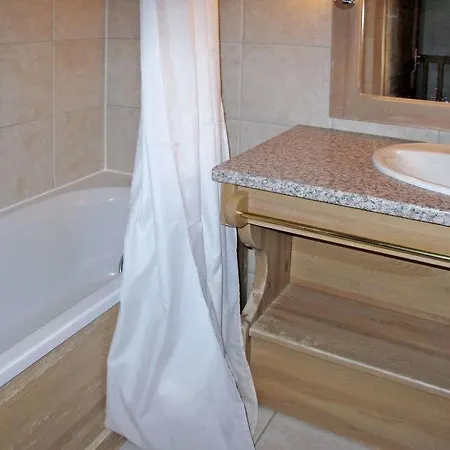 Sleeps 14 Pool Wifi Aime